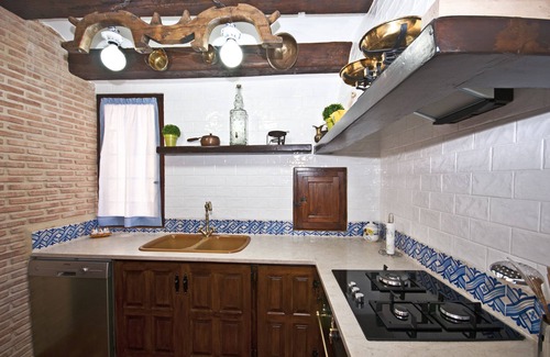 Torremanzanas Casa | ¿Necesitas tomarte un respiro entre montañas en un encantador pueblo alicantino?