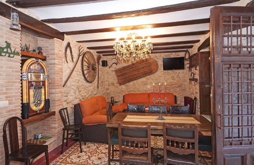 Torremanzanas Casa | ¿Necesitas tomarte un respiro entre montañas en un encantador pueblo alicantino?