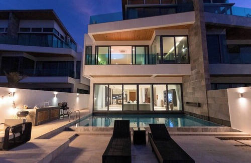 Chalong Casa | Do You Want Luxury Sea views With Beach Access ?