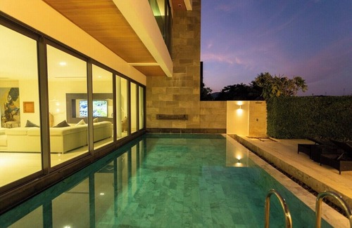 Chalong Casa | Do You Want Luxury Sea views With Beach Access ?