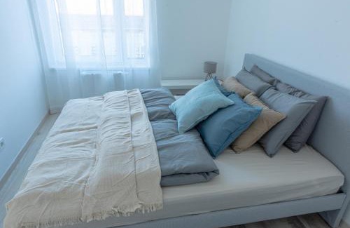 Erzsebetvaros Apartamento | Dob36 Apartment with FREE Private PARKING and BALCONY