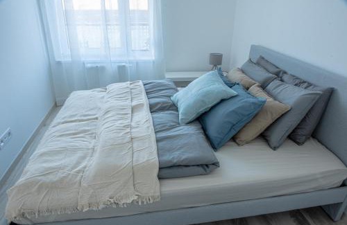 Erzsebetvaros Apartamento | Dob36 Apartment with FREE Private PARKING and BALCONY