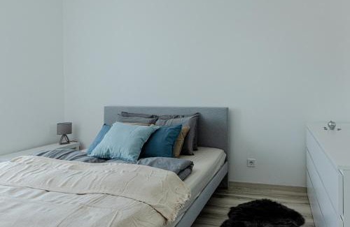 Erzsebetvaros Apartamento | Dob36 Apartment with FREE Private PARKING and BALCONY