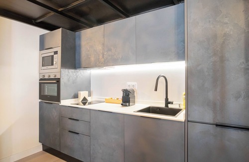 R.E.N.F.E. Apartamento | Dobo Málaga Perchel