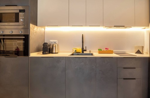 R.E.N.F.E. Apartamento | Dobo Málaga Perchel