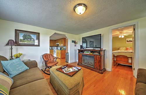 Elkin Casa | Dobson Farmhouse w / Wraparound Porch & Fire Pit!