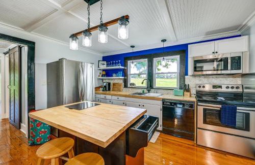 Elkin Casa | Dobson Farmhouse with Scenic Porch - Near Vineyards!
