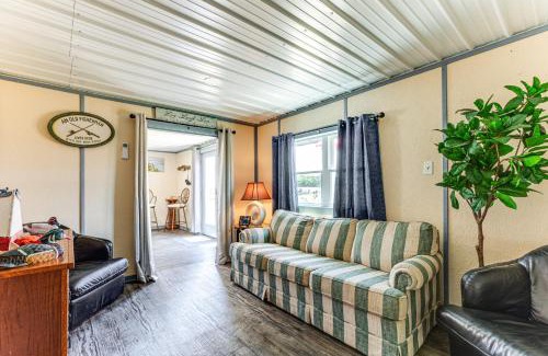 Avenue Casa | Dock Access Waterfront Cottage in Avenue!