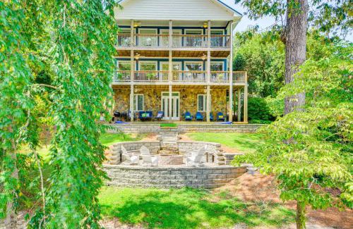 New London Casa | Dock and 2-Story Boat Slip Badin Lake Cabin