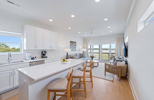 Georgetown Casa | Dock and Dwell at the Winyah Bay Club, Pool, Outdoor Lounge/Grill and Boat Slip included!