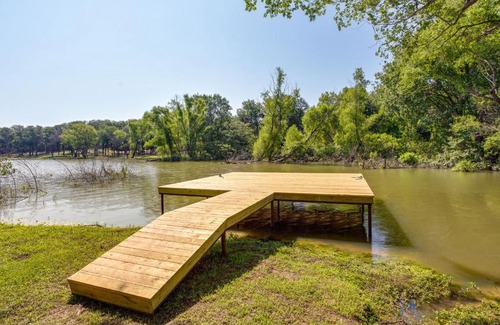 Wills Point Casa | Dock and Fire Pit Lake Tawakoni Vacation Rental!