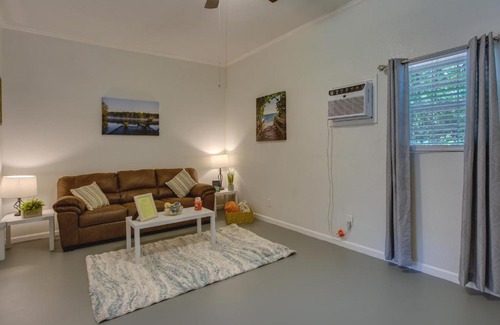 Wills Point Casa | Dock and Fire Pit Lake Tawakoni Vacation Rental!