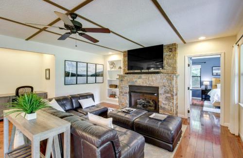 Whiteside Casa | Dock and Hot Tub Tennessee River Cabin Getaway
