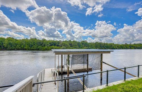 Old Town Casa | Dock and Screened Porch Suwannee River Retreat!