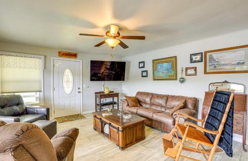 Old Town Casa | Dock and Screened Porch Suwannee River Retreat!