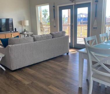 Surfside Beach Casa | Dock Holiday
