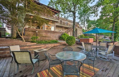 Mid America Casa | Dock, Hot Tub and Kayaks Luxe Hot Springs Lakehouse