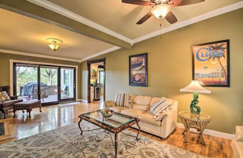 Mid America Casa | Dock, Hot Tub and Kayaks Luxe Hot Springs Lakehouse