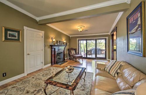 Mid America Casa | Dock, Hot Tub and Kayaks Luxe Hot Springs Lakehouse