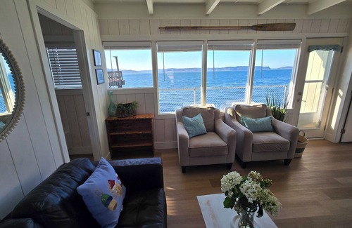 Poulsbo Cabaña | DOCK HOUSE COTTAGE Charming 2-Bedroom Waterfront - Hood Canal / Poulsbo / Lofall