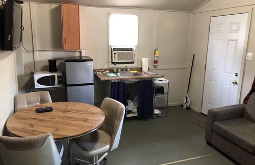 Wasaga Beach Cabaña | Dock Life Cottage 10 - Riverside, 2 Bedroom, Wasaga