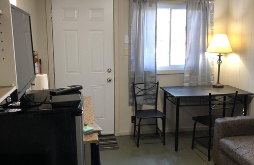 Wasaga Beach Cabaña | Dock Life Cottage 8 - Riverside, 1 Bedroom, Wasaga