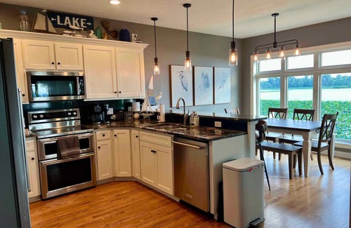 Council Bluffs Casa | Dock, Paddle, Relax at The Lake