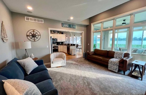 Council Bluffs Casa | Dock, Paddle, Relax at The Lake