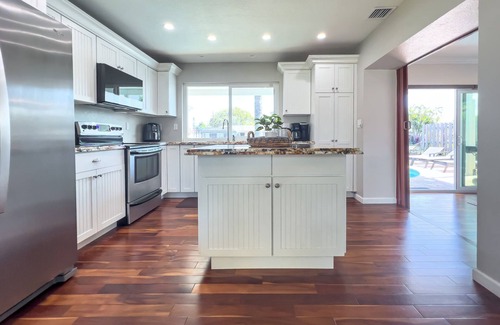 Coral Ridge Isles Casa | Dockside Daydreams, Cozy, Canal Front with Pool