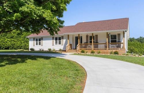 Winchester Casa | Dockside Dreams Best Game and Movie Room at the Lake