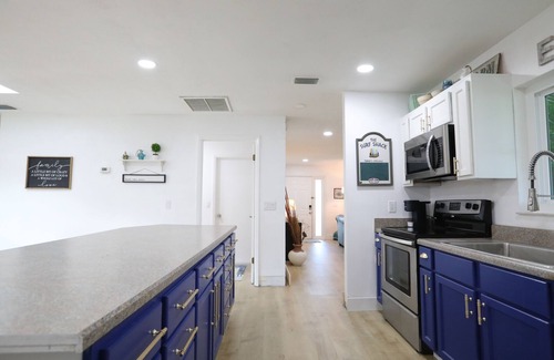 Palm Harbor Casa | Dockside Nautical Nook - a dog friendly coastal retreat, 10 min from the beach