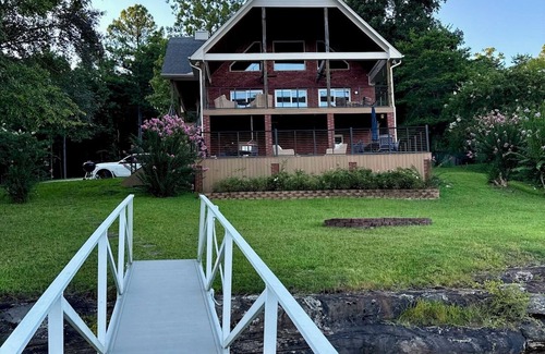 Crane Hill Cabaña | Dockside Retreat — Your Smith Lake Escape