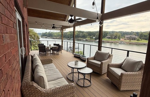 Crane Hill Cabaña | Dockside Retreat — Your Smith Lake Escape