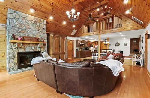 Bracey Casa | Docksology | Log Cabin Retreat | Sleeps 21