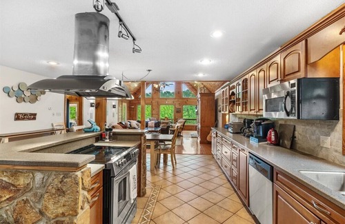 Bracey Casa | Docksology | Log Cabin Retreat | Sleeps 21