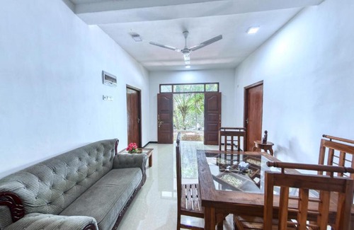 Hikkaduwa Villa | Dodanduwa River Face Villa