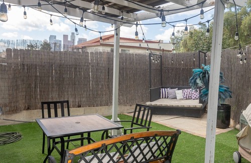 Chinatown Casa | Dodger Stadium / Chinatown / Echo Park Newly updated House!