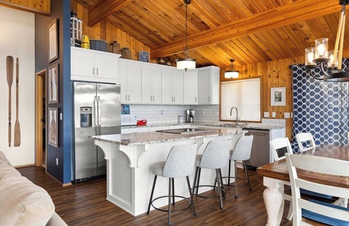 Shelton Casa | Family Fun-Waterfront-Pickleball-Sauna-Pool-kayaks