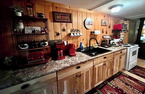 Madison Cabaña | Dog 🐾 3 bedroom 5 bed cottage - Sleeps 8 Private lake community 0.5 mls to water