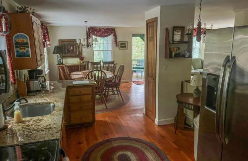 Center Harbor Casa | Dog Cove Cottage