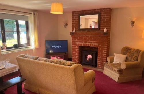 Repps with Bastwick Casa | Dog friendly 2 bed cottage close to the river Thurne