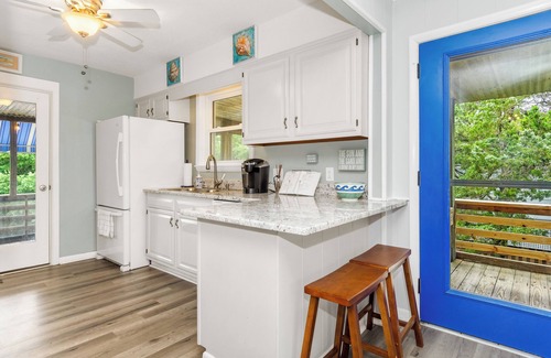 Emerald Isle Casa | Dog-Friendly 3 BR Cottage w/ Fenced Yard, Screened Porch, Decks & Ocean Access