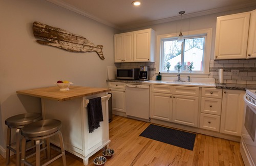 Cape Porpoise Cabaña | Dog Friendly 3 BR Kennebunkport Cottage + Deck/BBQ