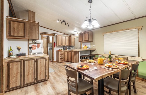 Island Park Casa | Dog Friendly! 3Br/2Ba,BBQ,Firepit,Pet Friendly,Lakeview,30m 2 YNP,Red Rock Inn
