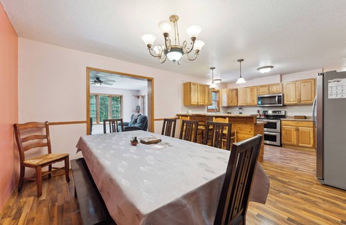 Lyndon Station Cabina | Cabaña 5BR/3.5BA amigable con perros, sala de juegos, fogata, Dells 10min