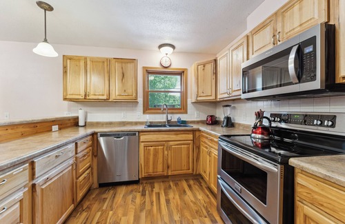 Lyndon Station Cabina | Cabaña 5BR/3.5BA amigable con perros, sala de juegos, fogata, Dells 10min