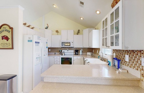 Nags Head Casa | Dog-friendly 5BR with community poo & beach access