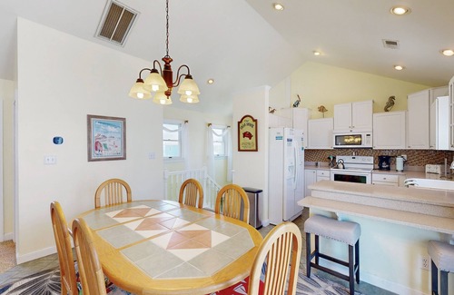 Nags Head Casa | Dog-friendly 5BR with community poo & beach access