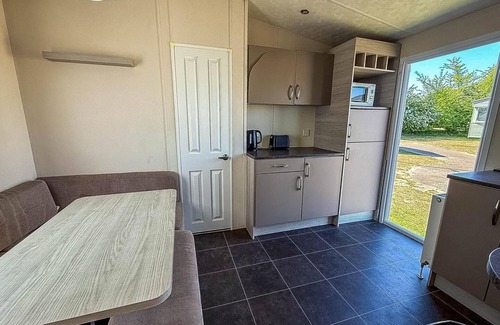 Great Yarmouth Casa | Dog-friendly 8 berth caravan at Cherry Tree Holiday Park in Norfolk ref 70363C
