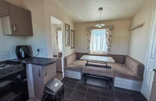 Great Yarmouth Casa | Dog-friendly 8 berth caravan at Cherry Tree Holiday Park in Norfolk ref 70363C